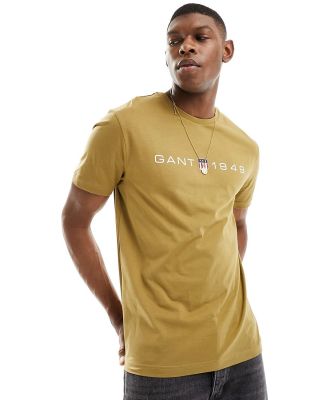GANT 1949 shield logo print t-shirt in tan-Brown