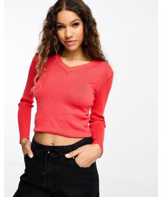 Gianni Feraud v neck jumper with ribbed sleeves in bright red