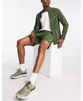 HIIT woven track jacket in khaki-Green