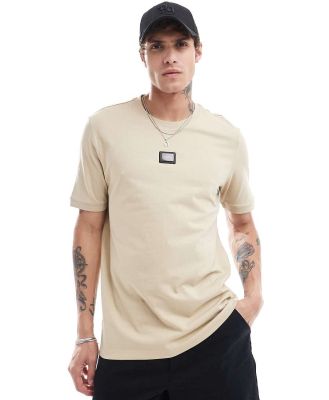 HUGO Red Diragolino t-shirt in beige with central logo badge-Neutral