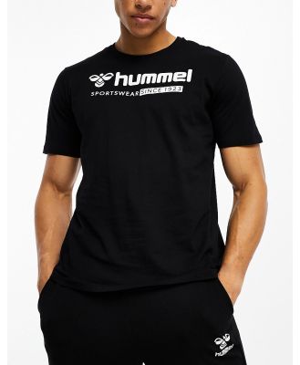 Hummel regular fit t-shirt with oversized logo in black