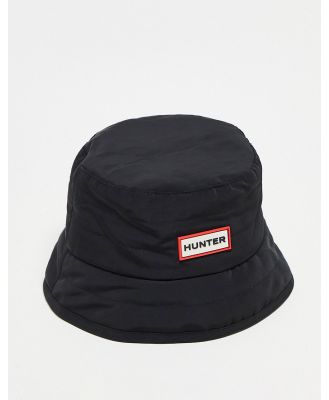Hunter quilted logo bucket hat in black