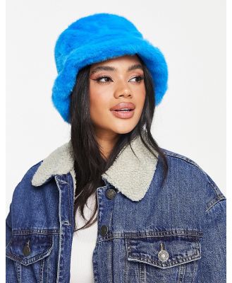 Jayley faux fur bucket hat in cobalt blue