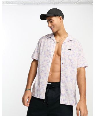 Lee resort short sleeve geo print relaxed fit shirt in lilac-Purple