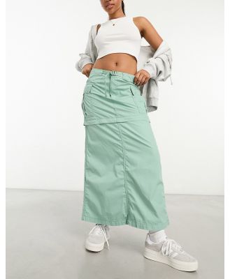 Levi's convertible cargo skirt in green with pockets