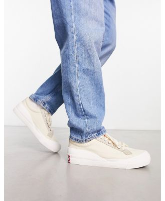 Levi's low lace sneakers in cream mix with back tab logo-White