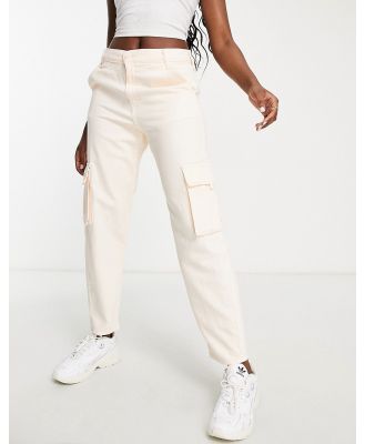 Levi's mid waist loose cargo jeans in beige-Neutral