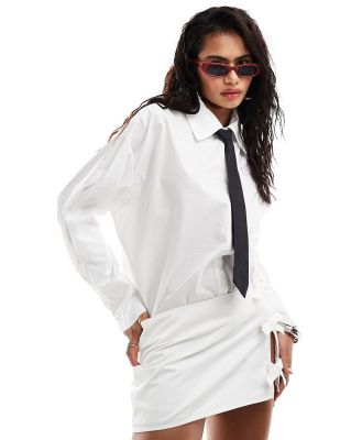 Lioness shirt with black tie in white (part of a set)