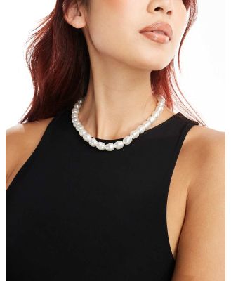 Monki big pearl short necklace in silver