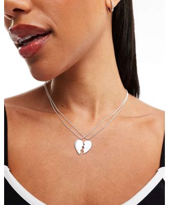 Monki necklace with half heart in silver