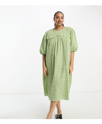 Native Youth Plus textured check midi dress with open back in green
