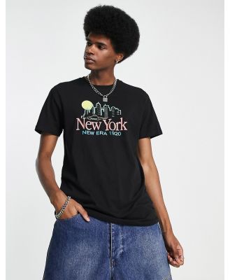 New Era New York print t-shirt in black-White