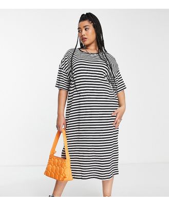 Noisy May Curve midi t-shirt dress in black and white stripe-Multi