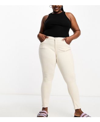 Only Curve skinny jeans in ecru-White