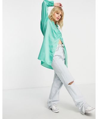 Only oversized satin shirt in green