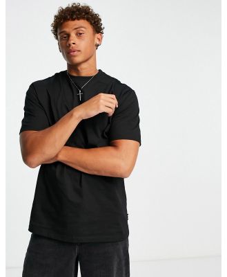 Only & Sons relaxed t-shirt in black