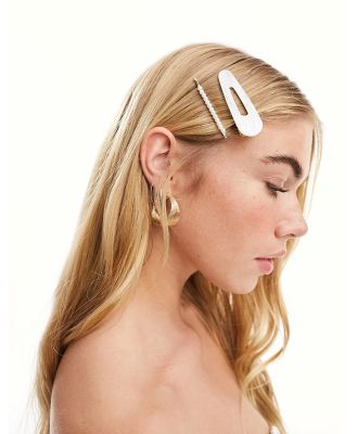 Pieces bride to be gift hair clip set in white