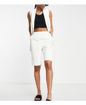 Pieces Tall tailored city shorts in cream (part of a set)-White