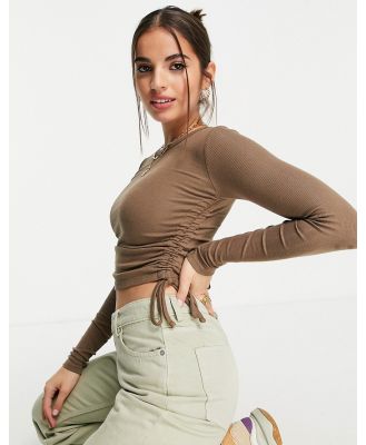 Pull & Bear long-sleeved top with ruching in brown-Green