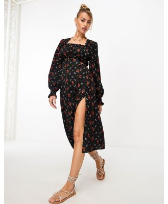 QED London sweetheart neck shirring midi dress in navy floral-Black