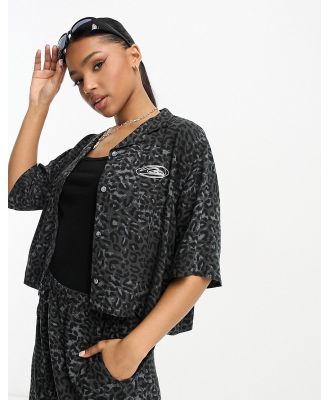 Quiksilver leopard print cropped shirt in black