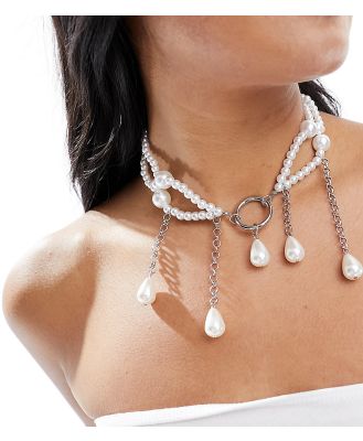 Reclaimed Vintage romantic drippy pearl necklace-White