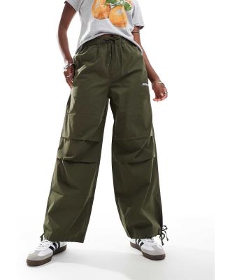 Santa Cruz parachute cargo pants in green