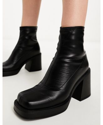 schuh Brielle heeled ankle boots in black