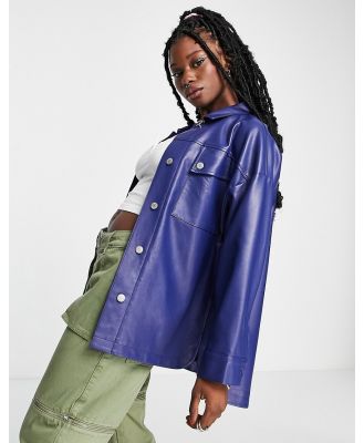 Signature 8 faux leather oversized shirt in navy-Blue