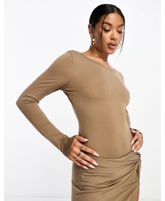 Simmi scoop neck body in brown (part of a set)