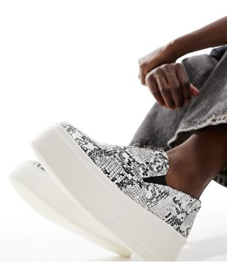 Simply Be Wide Fit flatform slip on sneakers in snake print-Neutral