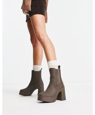 Steve Madden Climate heeled elastic side boots in dark taupe PU-Brown