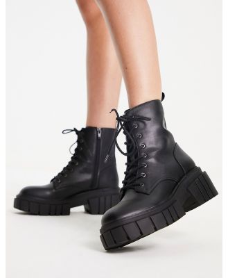 Steve Madden Philly lace up boots in black