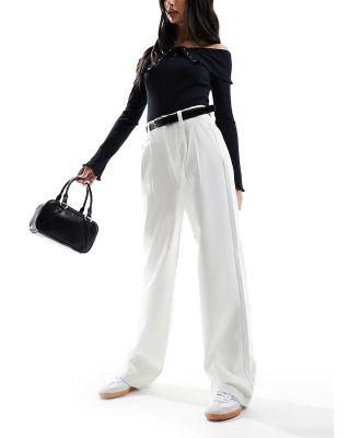 Stradivarius tailored pants with belt in white-Neutral