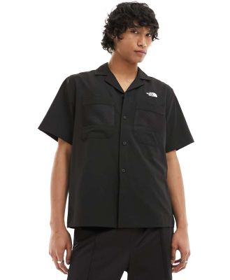 The North Face First mesh pocket short sleeve shirt in black