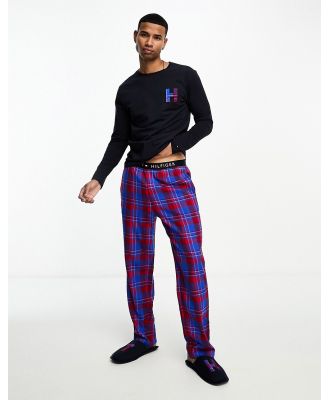 Tommy Hilfiger flannel lounge gift set with slippers in checked blue/red-Multi