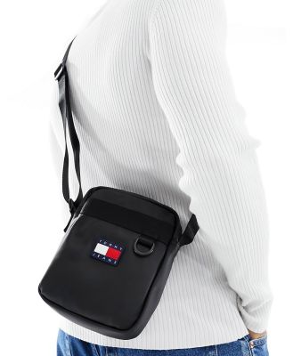 Tommy Jeans daily reporter bag in black