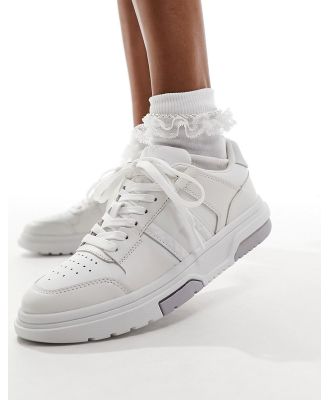 Tommy Jeans skate sneakers in ivory-White