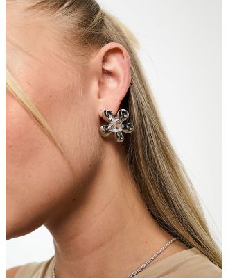 True Decadence flower stud earrings in silver