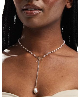 True Decadence pearl bow lariat necklace in gold