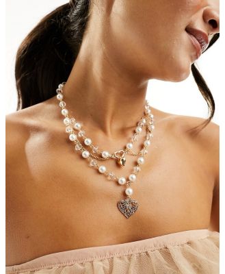 True Decadence pearl necklace in gold
