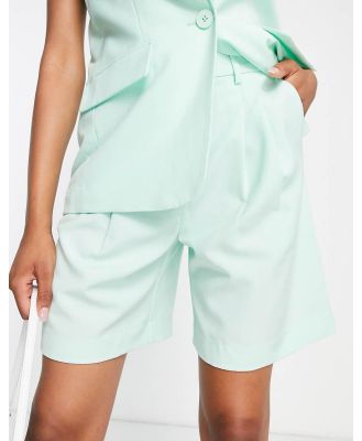 Vero Moda tailored suit shorts in green