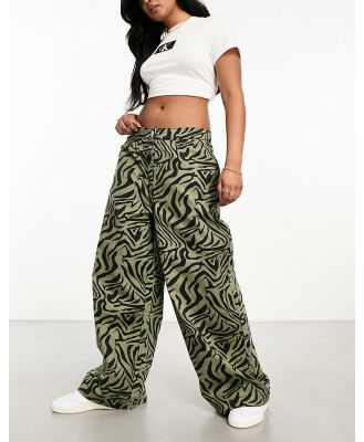 Wednesday's Girl wide leg cropped twill pants in khaki zebra-Green