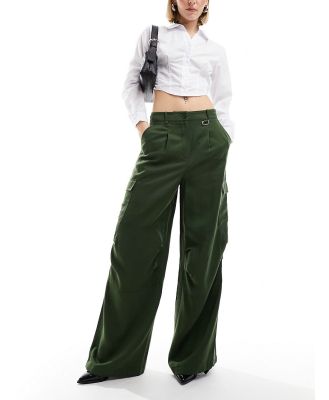 Whistles Grace luxe cargo pants in khaki-Green