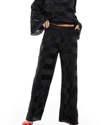 Y.A.S Petite checkerboard plisse pants in black (Part of a set)