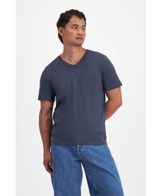 Bonds Men's Originals Midweight Vee Tee in Moon Eclipse Size: XS, Aussie Cotton