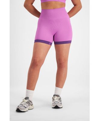 Bonds Move Seamless Hot Short in Vivid Orchid Size: