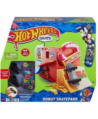 Hot Wheels Skate Finger Skateboard Drop In Skate Set & Board Assorted