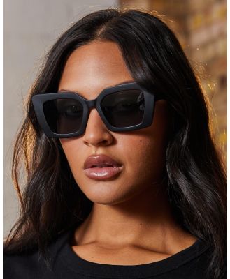 Carve Women's Finley Sunglasses in Black