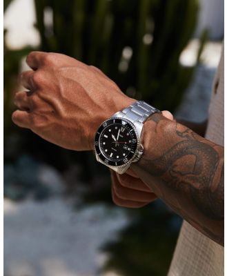 Casio Men's Mdv107D-1A1 Watch in Black